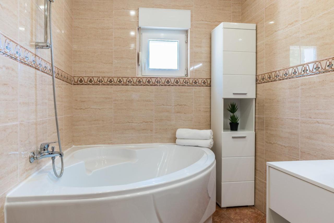 Apartmani Tomeri Стариград-Пакленица Экстерьер фото