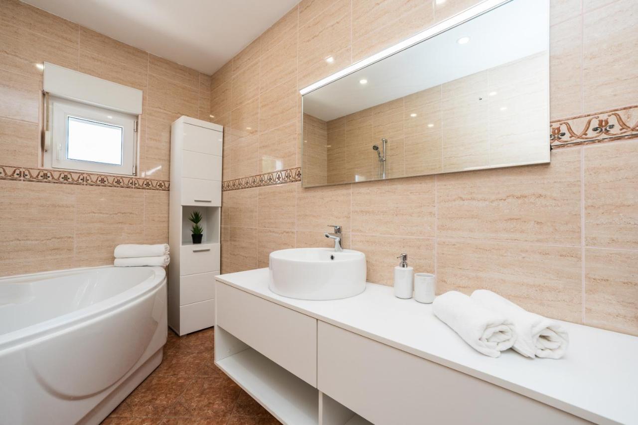 Apartmani Tomeri Стариград-Пакленица Экстерьер фото