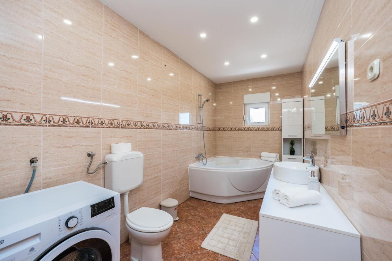 Apartmani Tomeri Стариград-Пакленица Экстерьер фото